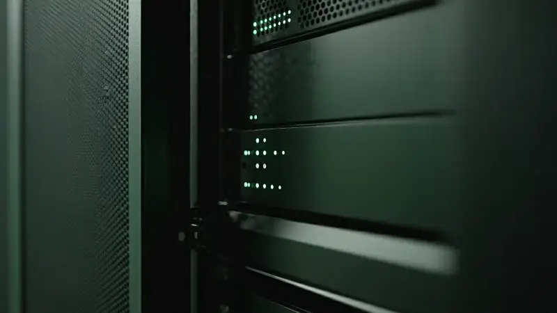 Standbild aus dem Video „Sicherheit“